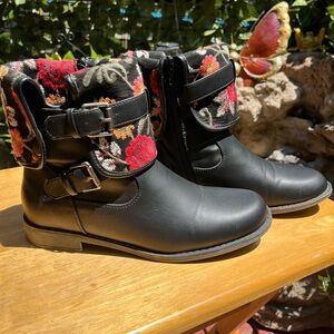 Ankle boots